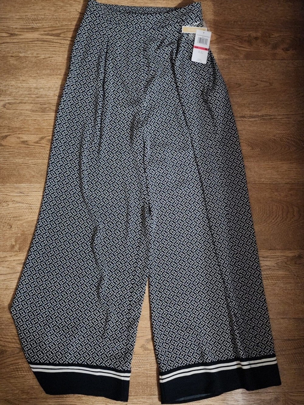 Micheal Kors Wide Leg Geometric Print Pants in Black & White